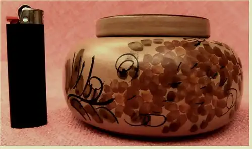 Teekanne mit Deckelgefäß -

Nordisches Design aus Keramik -

Ca. 1,4 Liter Volumen