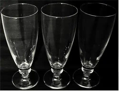 3 Eisbecher aus glattem Glas

Ca. 21 cm Länge