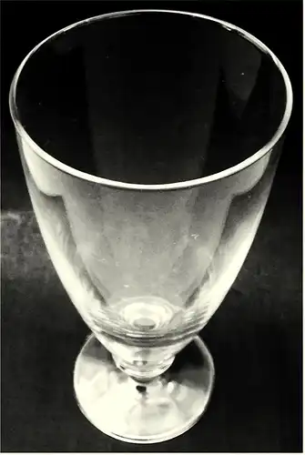 3 Eisbecher aus glattem Glas

Ca. 21 cm Länge