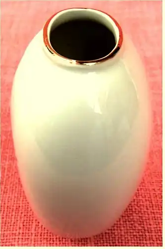 kleine ovale Vase Blumenvase -

Porzellan Bavaria Geidlitz -

Mit Rose Rosendekor 