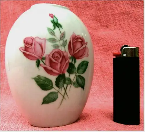 kleine ovale Vase Blumenvase -

Porzellan Bavaria Geidlitz -

Mit Rose Rosendekor 