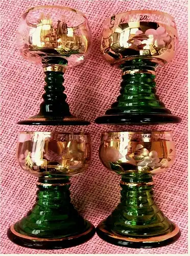 11 kleine Miniatur Andenken-Weinrömer ca. 2 cl ( 20ml ) -

Davon 7 teilweise vergoldet  - 4 mit Bild bzw. Wappen 
   