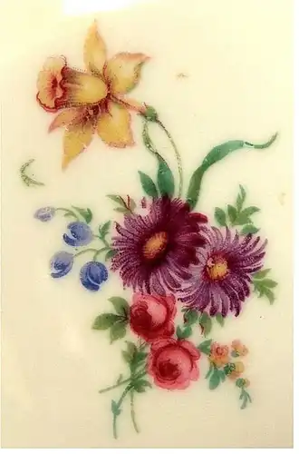 4 x kleine Kuchenteller / Dessertteller -

Mit farbigen Blumen-Mustern / Goldornamente -

ca. 16,8 cm Durchmesser
