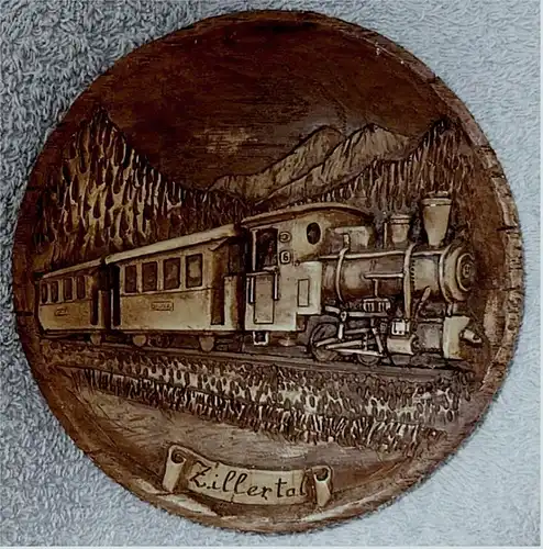 kleiner Andenken-Wandteller -
 Aufschrift Zillertal -
 Mit Dampflock-Motiv