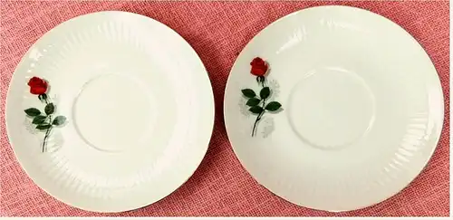 2 kleine Porzellan-Teller -

 Von Bareuther Waldsassen -

 Mit Rosenmotiv
 