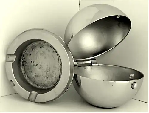 verchromter Kugel-Aschenbecher von L&M - 1980er Jahre - Durchmesser ca. 8 cm