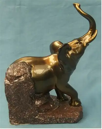 Afrikanischer Elefant aus Hartkunststoff - Im bronze Farbton - ca. 21 cm Höhe