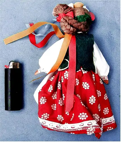 kleine Frau aus Holz - Im Trachtenkleid - ca. 19 cm Länge
