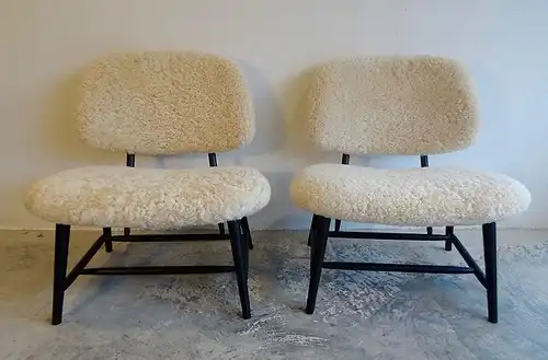 TeVe-chairs by Alf Svensson for Ljungs Industrier. Designed in 1953. Reupholstered with lambskin and refurbished.