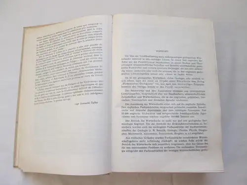 Romuald Zylka: Wydawnictwa Geologiczne: Geologisches Wörterbuch - englisch-polnisch+russisch+französisch+deutsch /
Wydawnictwa Geologiczne : Geological Dictionary / Slownik Geologiczny / Dictionnaire De Geologie. 