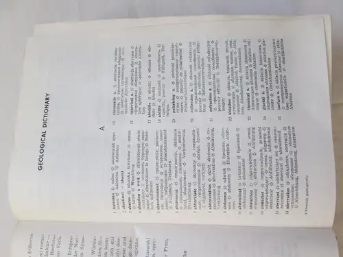 Romuald Zylka: Wydawnictwa Geologiczne: Geologisches Wörterbuch - englisch-polnisch+russisch+französisch+deutsch /
Wydawnictwa Geologiczne : Geological Dictionary / Slownik Geologiczny / Dictionnaire De Geologie. 