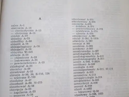 Romuald Zylka: Wydawnictwa Geologiczne: Geologisches Wörterbuch - englisch-polnisch+russisch+französisch+deutsch /
Wydawnictwa Geologiczne : Geological Dictionary / Slownik Geologiczny / Dictionnaire De Geologie. 