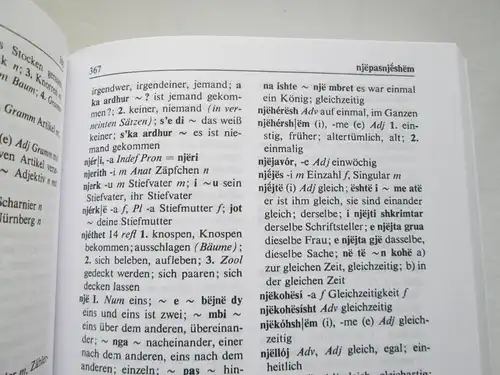 Langenscheidt: Handwörterbuch - Albanisch. 