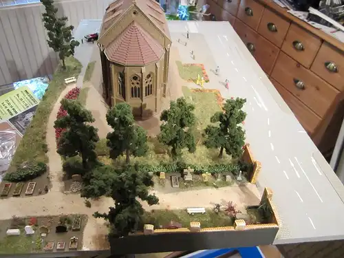 Diorama Kirche mit Friedhof