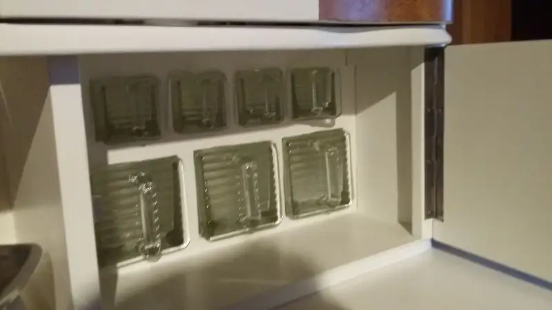 Perfekt restaurierter Küchenschrank.  4