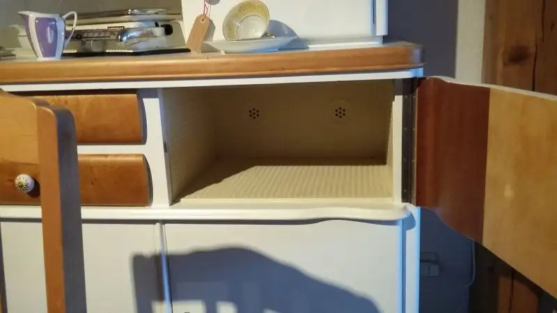 Perfekt restaurierter Küchenschrank.  5