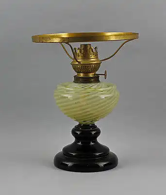 Petroleum-Lampe um 1900 Opalglas 7868015