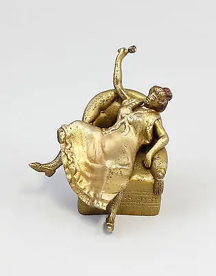 Kleine Bronze Figur Dame im Fauteuil in lasziver Pose Erotik 99850022 0