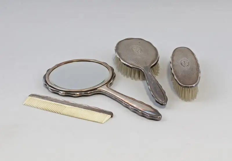 7930022 Silberne Toilettengarnitur 4 Teile Bürste Kamm Spiegel 925er Silber 0