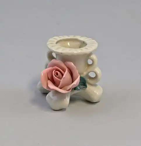 8140108 Kleiner Porzellan Leuchter Ens um 1920 handmodelierte Rose
