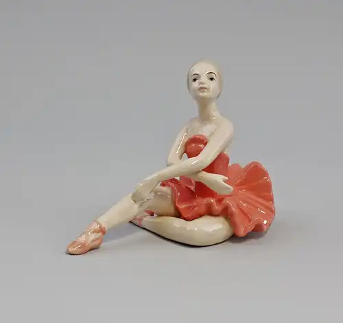 Porzellan Ballerina Tänzerin  rot  9973005  II.Wahl