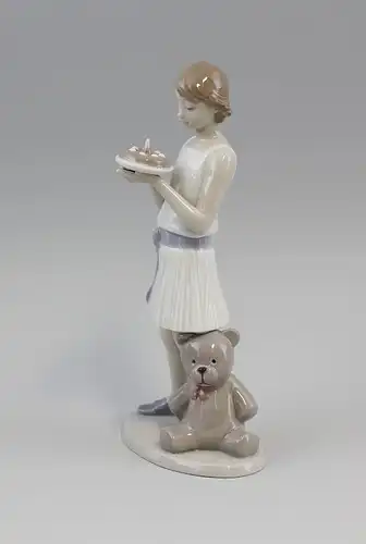 Hündchens Geburtstag - Mädchen mit Torte und Hund Nao Lladro Spanien 9956095