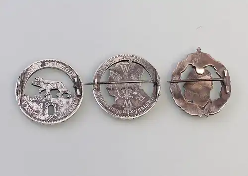 8290004 3 Patriotische Broschen Silber Münzen Krönungsthaler Vereinsthaler 1862