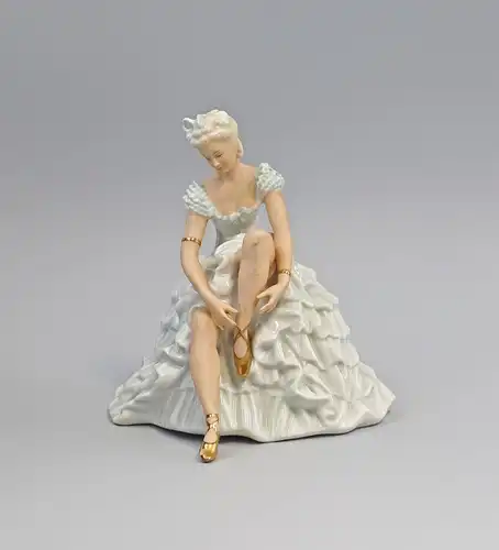 8240063 Porzellan-Figur Ruhende Ballerina Tänzerin Schaubachkunst Thüringen