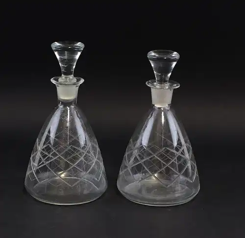 8235058 Paar handgeschliffene Karaffen Glas Kristall um 1930