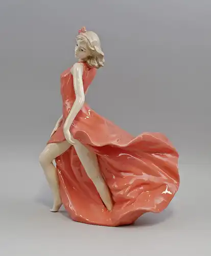 Porzellan Tänzerin im roten Kleid 9973009  II.Wahl
