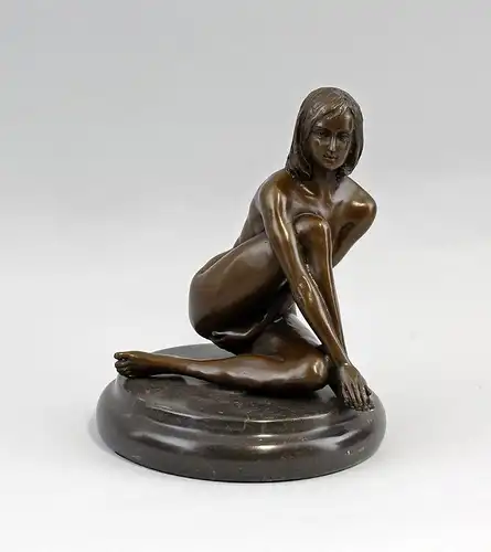 9937747 Bronze Skulptur weiblicher Akt sitzend sign.Claude Erotik 18x14cm