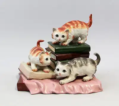 Drei Kätzchen auf Büchern Porzellan NEU 9937222