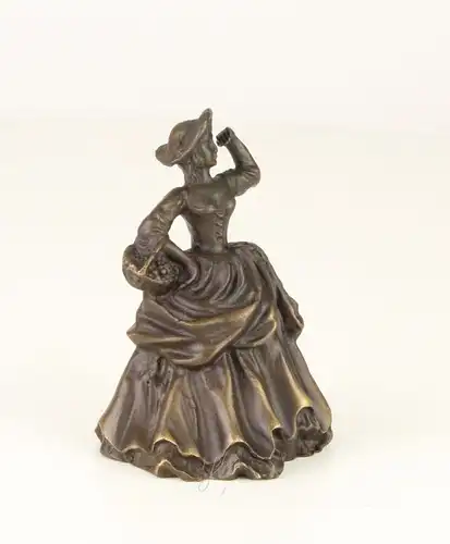 99937635 Bronze figürliche Glocke Dame Lady mit Korb 5x7x9cm