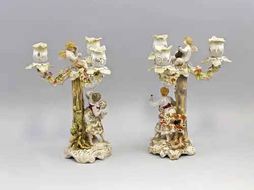 9937610 Porzellan Paar 3-armige Leuchter handmodell. Blüten Figuren H26cm
