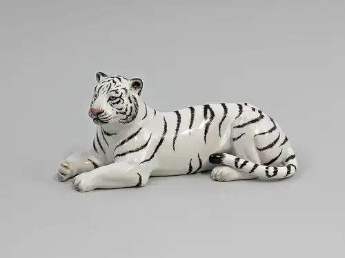 Porzellan Figur liegender Weißer Tiger fein bemalt Kämmer 15x6x7cm 9944010