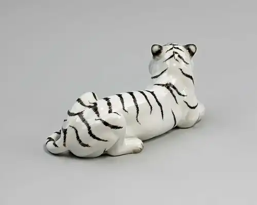 Porzellan Figur liegender Weißer Tiger fein bemalt Kämmer 15x6x7cm 9944010