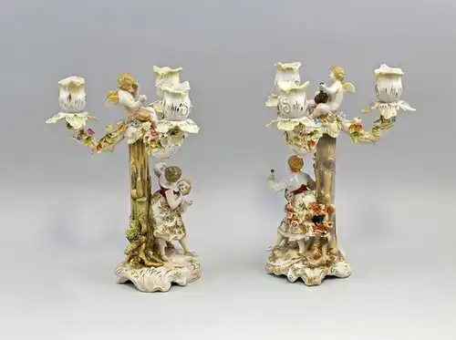 9937610-dss Porzellan Paar 3-armige Leuchter handmodell. Blüten Figuren H26cm