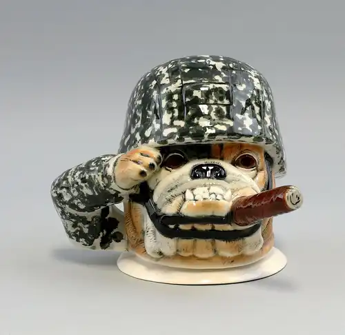 9959453 Porzellan Figur Briefbeschwerer Bulldogge Helm Zigarre Ens 15x15x16cm