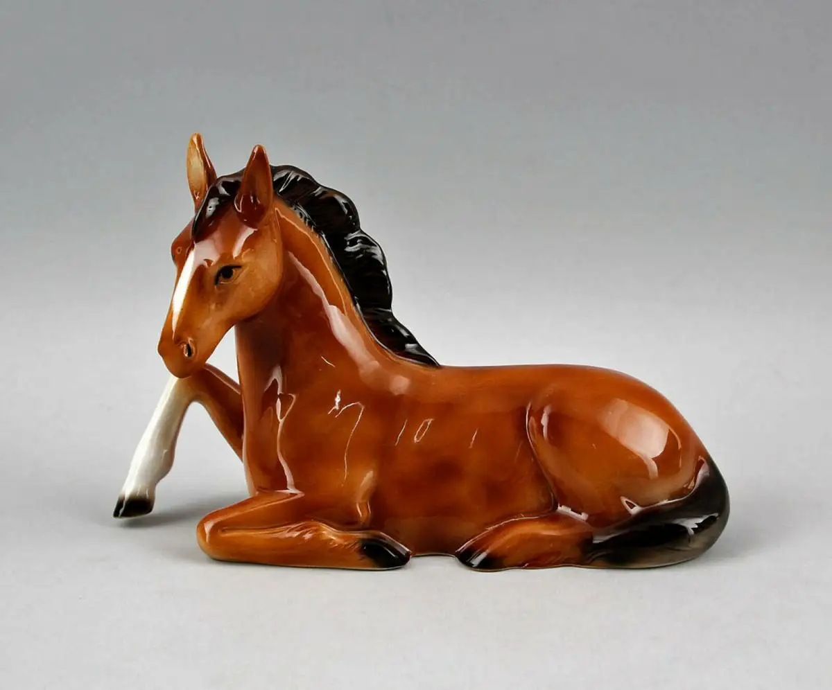 9942396 Wagner&Apel Porzellan Figur Pferd liegend braun 14,5x22cm 0
