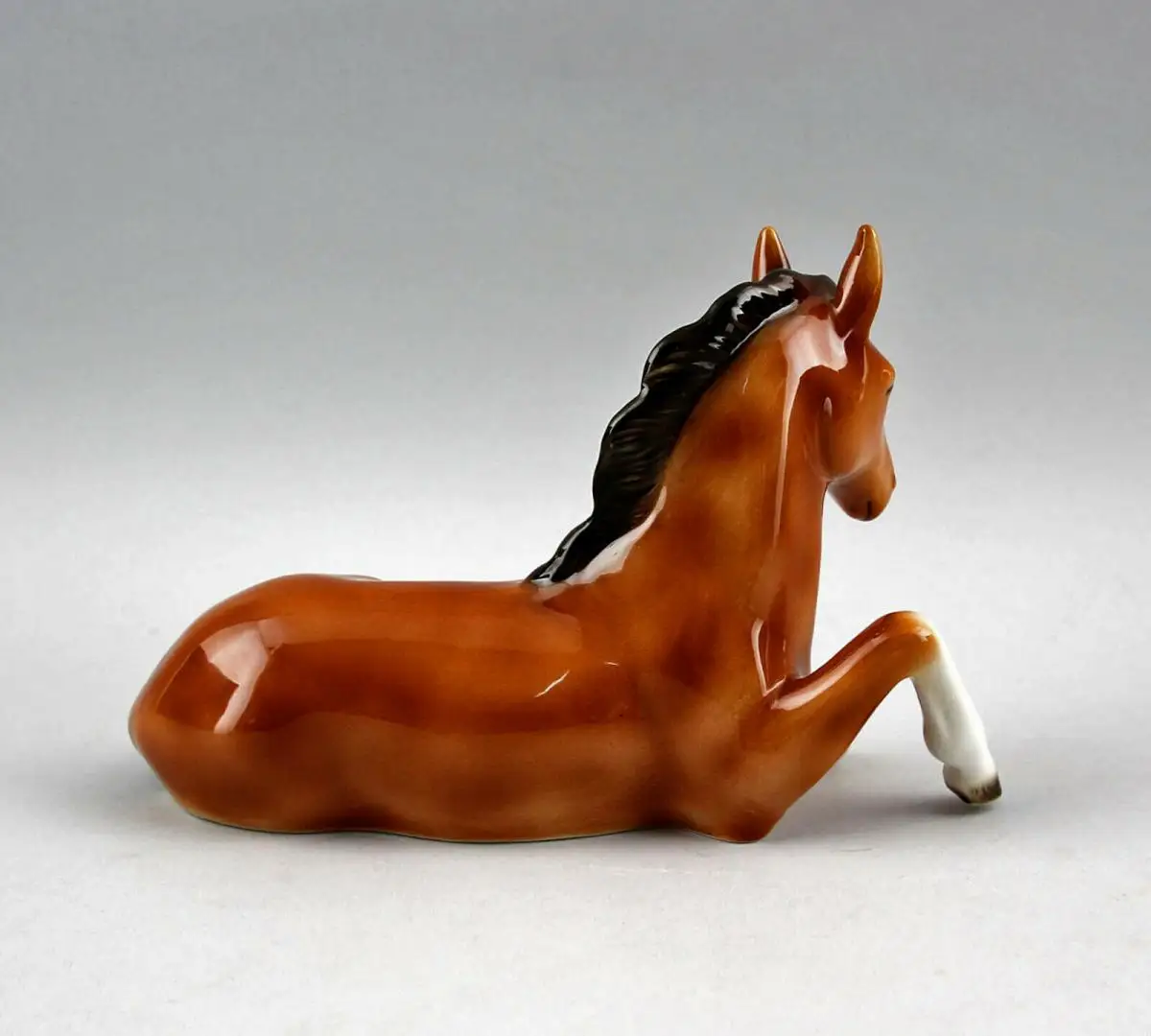 9942396 Wagner&Apel Porzellan Figur Pferd liegend braun 14,5x22cm 2