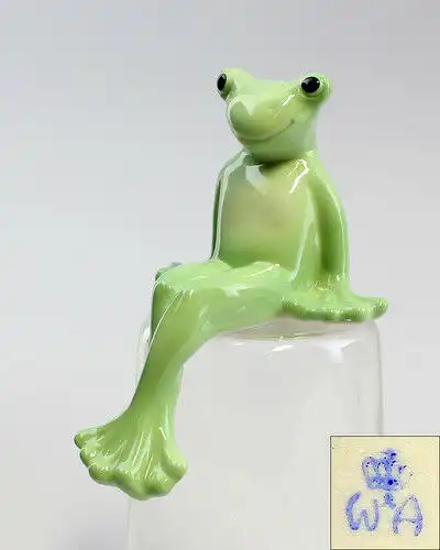 9942240 Porzellan Figur Wagner & Apel sitzendes Frosch-Kind H11cm