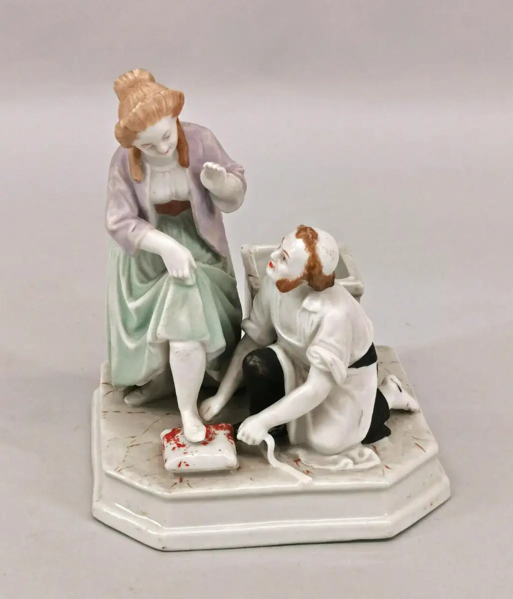 99840811 Figurenvase Thüringen Schuhbinder 19.Jh. H19cm 0