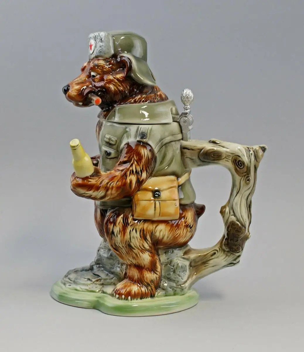 9959540 Porzellan Sammler-Figuren-Bierkrug Bär mit Russenmütze Ens H30cm 1
