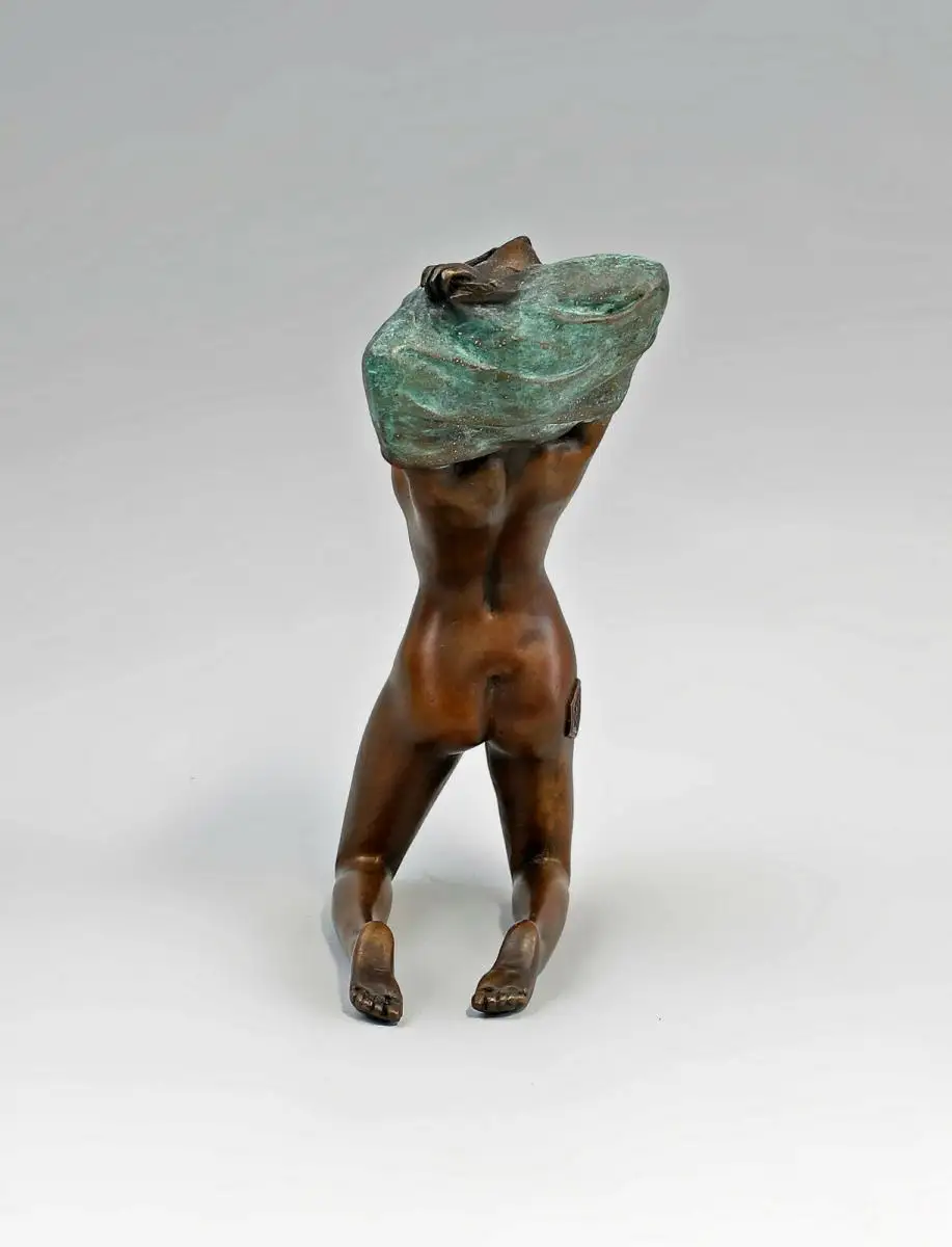 9973072 Bronze Skulptur Figur weiblicher Akt kniend  10x18x8cm 2
