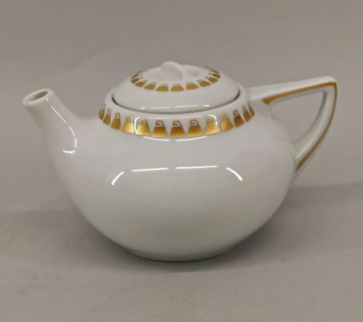 9943363 Porzellan Jugendstil Teekanne Van de Velde gold Reichenbach 0
