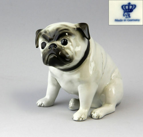 Mops Figur Porzellanfigur Hündin mit Jungem Mopswelpe Porzellan Hund Hundewelpe 