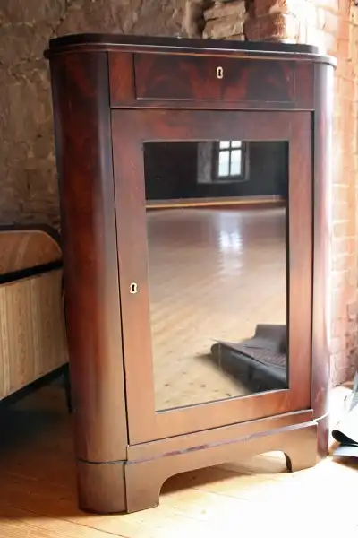 Biedermeier Eckvitrine im Originalzustand, um 1840 1