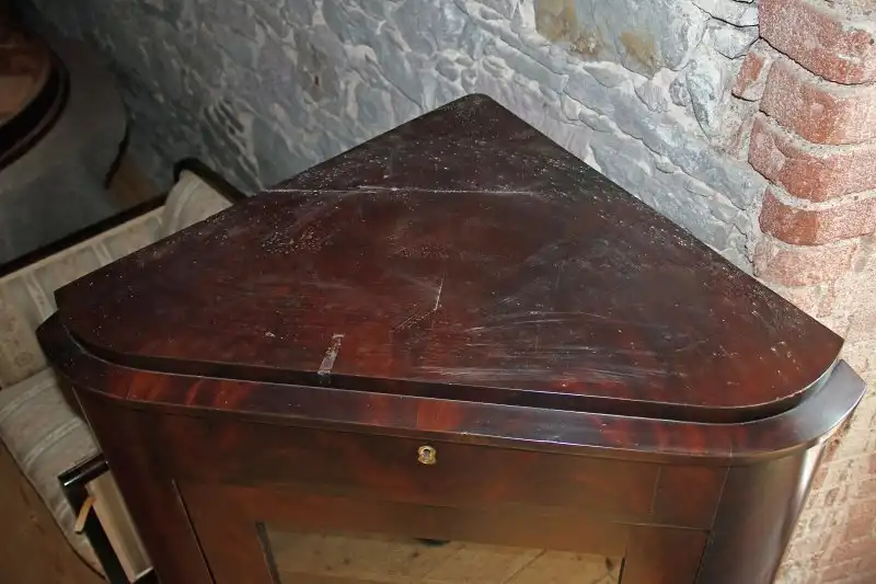 Biedermeier Eckvitrine im Originalzustand, um 1840 3