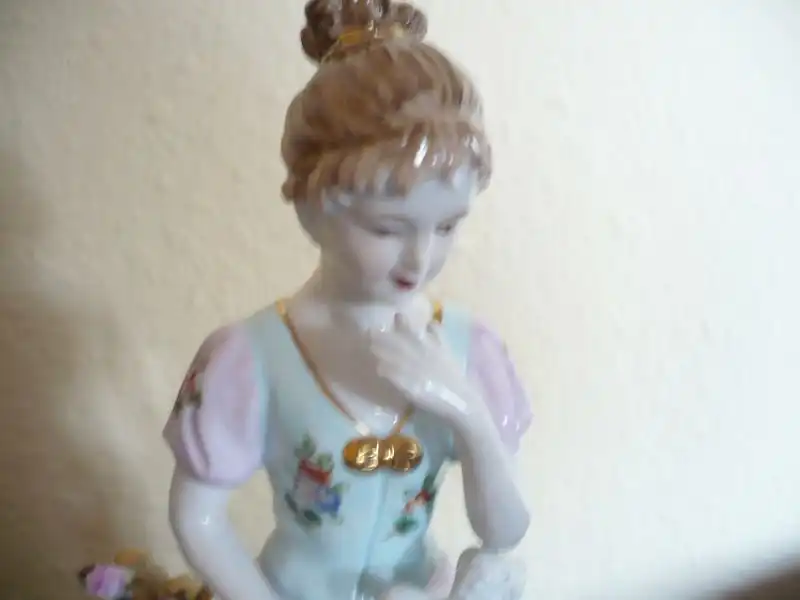 Mädchen füttert Taube (10)  Preis reduziert 2