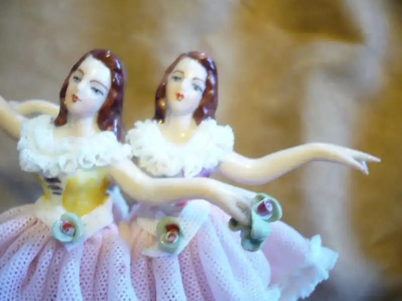 2 Balletttänzerinnen Bisquitporcellan  ( 76) Preis reduziert 1